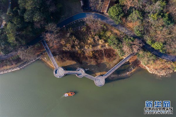 杭州临安：党员巡湖助治水 打造水美新家园